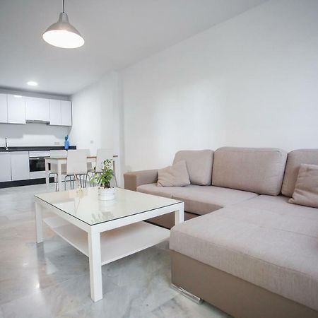 Appartement Apartamento En La Carihuela Con Piscina Y Parking, Al Lado De La Playa à Torremolinos Extérieur photo