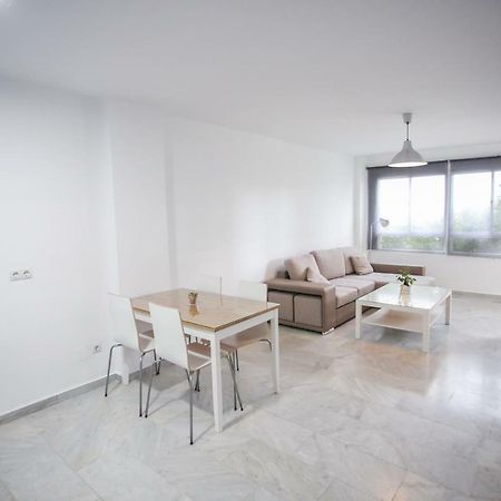 Appartement Apartamento En La Carihuela Con Piscina Y Parking, Al Lado De La Playa à Torremolinos Extérieur photo
