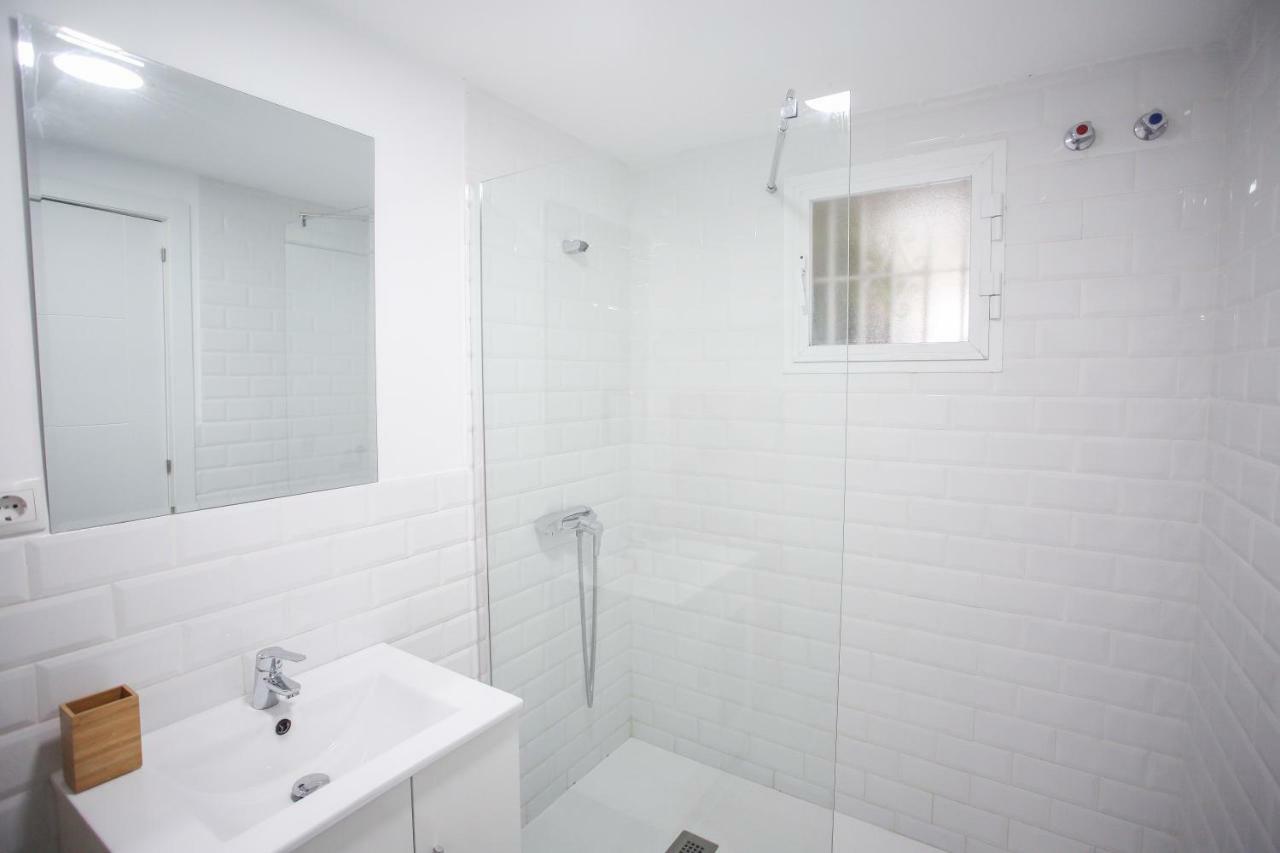 Appartement Apartamento En La Carihuela Con Piscina Y Parking, Al Lado De La Playa à Torremolinos Extérieur photo