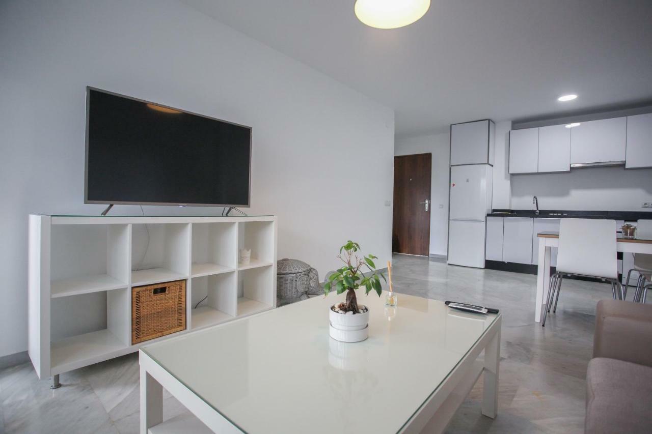 Appartement Apartamento En La Carihuela Con Piscina Y Parking, Al Lado De La Playa à Torremolinos Extérieur photo