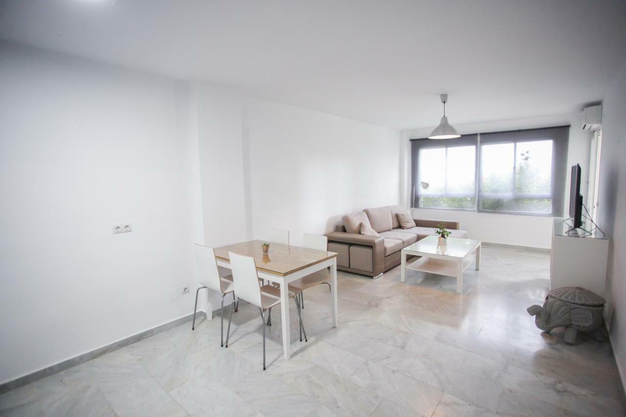 Appartement Apartamento En La Carihuela Con Piscina Y Parking, Al Lado De La Playa à Torremolinos Extérieur photo