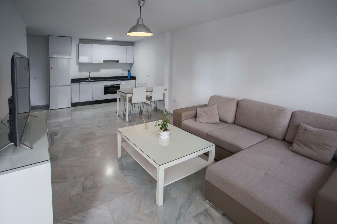 Appartement Apartamento En La Carihuela Con Piscina Y Parking, Al Lado De La Playa à Torremolinos Extérieur photo